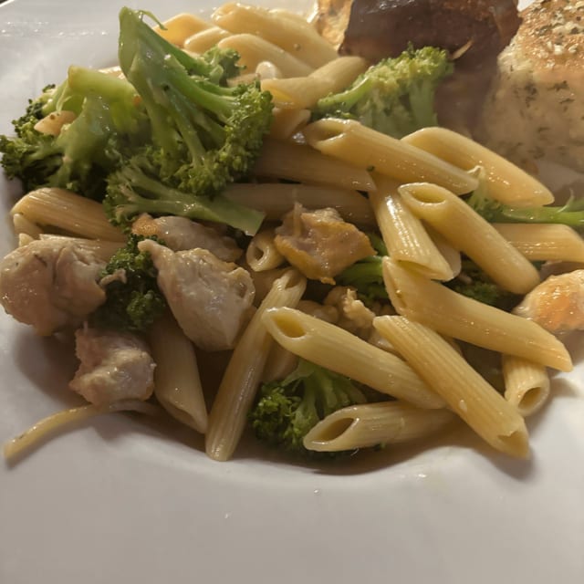 Penne Broccoli and Chicken.